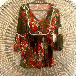 Size Medium multi color tunic with lace trim.  Mid balloon sleeve.